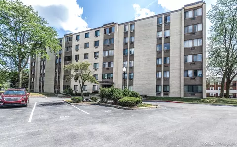 9745 S Karlov Ave #607, Oak Lawn, IL 60453