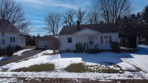 122 W Harrison Ave, Cissna Park, IL 60924
