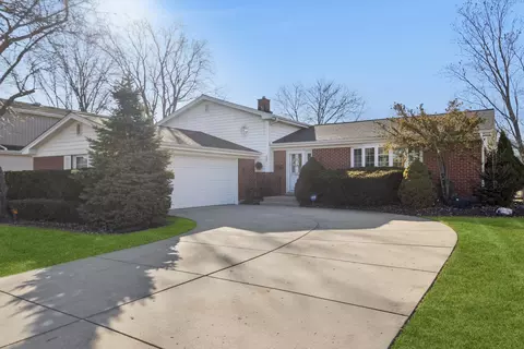 2644 N Waterman Ave, Arlington Heights, IL 60004