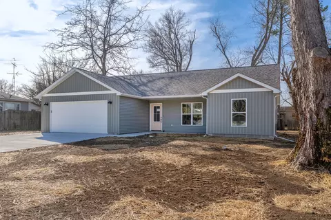 1200 S Vicksburg St, Marion, IL 62959