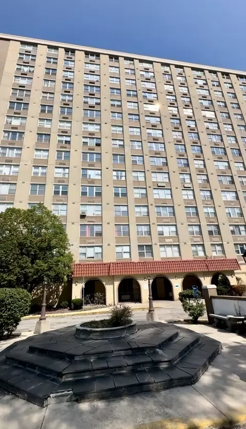 4300 W Ford City Dr #401A, Chicago, IL 60652
