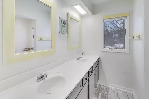Bath - 1605 Burning Trl, Wheaton, IL 60189 photo 3 of 3