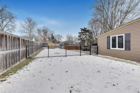 Exterior - 1605 Burning Trl, Wheaton, IL 60189 photo 5 of 9