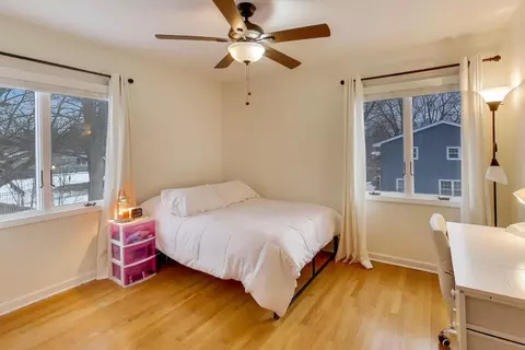 Bedroom - 1605 Burning Trl, Wheaton, IL 60189 photo 3 of 4