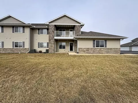 420 E Franklin St #104, Eldridge, IA 52748