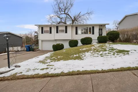 4723 Western Ave, Davenport, IA 52806