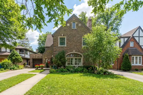 2013 Highland Ave, Wilmette, IL 60091