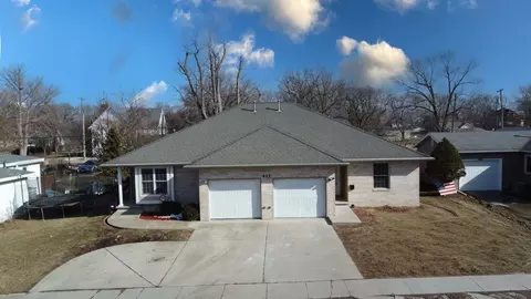 411 S Crescent St, Gilman, IL 60938