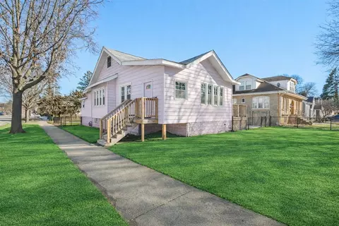 139 N Grant St, Westmont, IL 60559