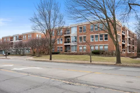 1925 Lake Ave #104, Wilmette, IL 60091