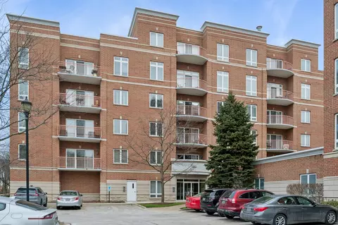 787 Graceland Ave #202, Des Plaines, IL 60016