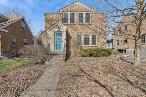515 W 2nd St, Genoa, IL 60135