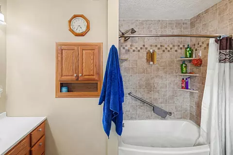 Bath - 3192 Nation Rd, Salem, IL 62881 photo 3 of 3