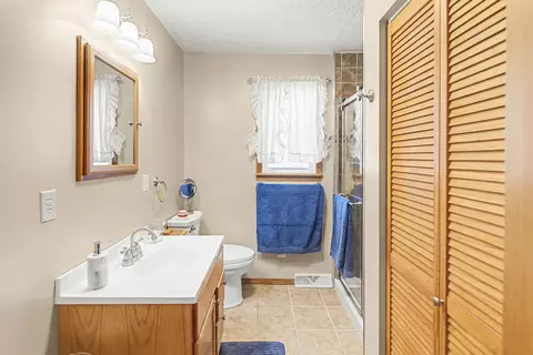 Bath - 3192 Nation Rd, Salem, IL 62881 photo 2 of 3