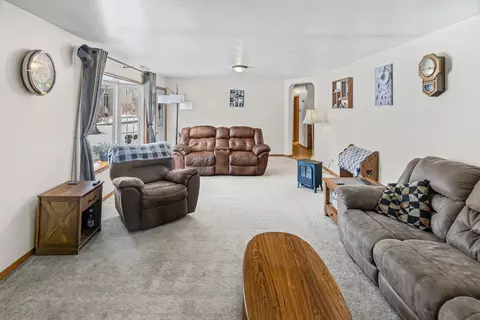 Living - 3192 Nation Rd, Salem, IL 62881 photo 3 of 4
