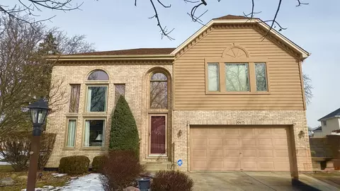 10675 Granada Ct, Palos Hills, IL 60465