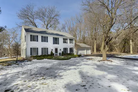 23 Old Barrington Ct, Lake Barrington, IL 60010