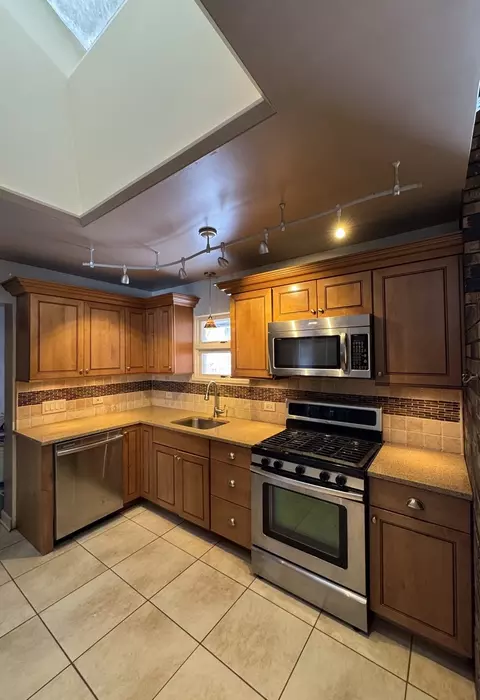 Kitchen - 16037 Springfield Ave, Markham, IL 60428 photo 2 of 2