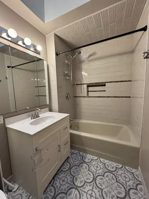 Bath - 16037 Springfield Ave, Markham, IL 60428 photo 1 of 1