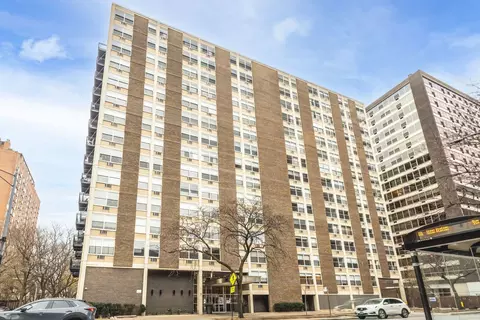 3033 N Sheridan Rd #1203, Chicago, IL 60657