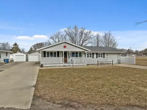 709 E Meade St, Pontiac, IL 61764