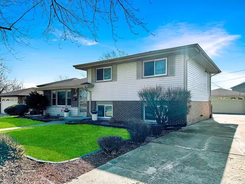 811 E 169th Pl, South Holland, IL 60473