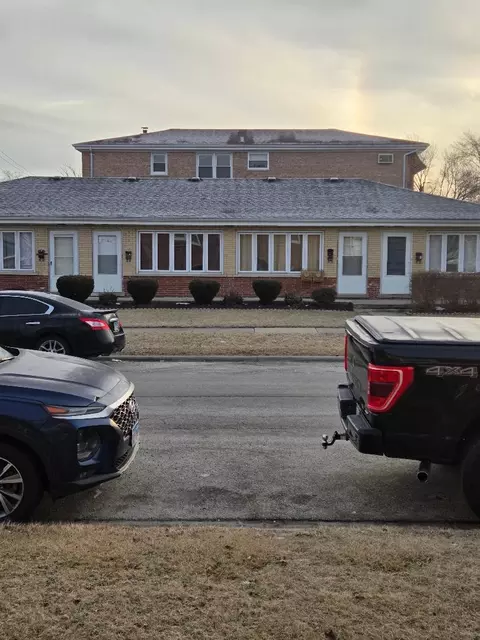 6124 W 79th St, Burbank, IL 60459