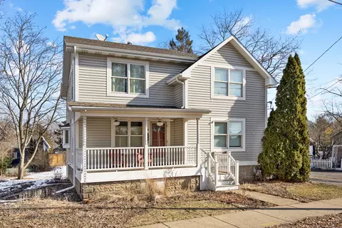 206 Water St, East Dundee, IL 60118