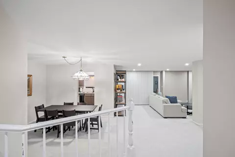Dining - 840 Sheldon Ct #B, Wheaton, IL 60189 photo 1 of 1