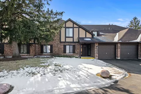 840 Sheldon Ct #B, Wheaton, IL 60189