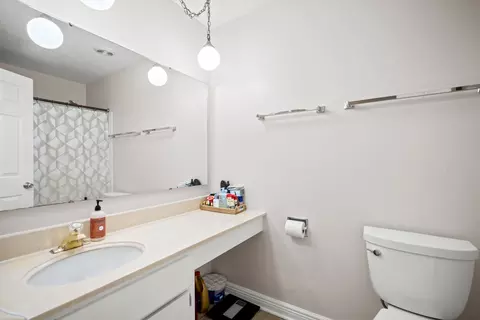 Bath - 840 Sheldon Ct #B, Wheaton, IL 60189 photo 2 of 2