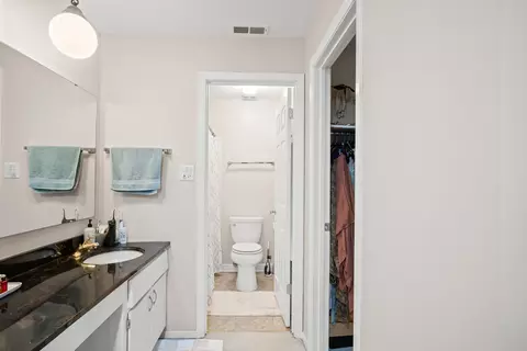 Bath - 840 Sheldon Ct #B, Wheaton, IL 60189 photo 1 of 2