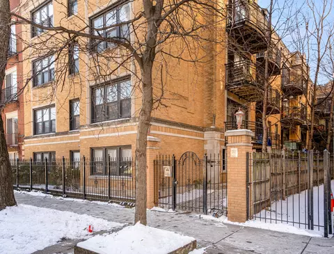 4936 N Winthrop Ave #2W, Chicago, IL 60640