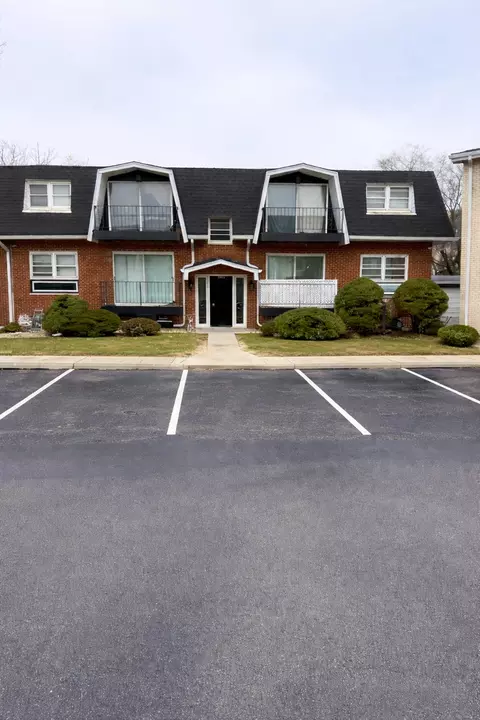 5749 Circle Dr, Oak Lawn, IL 60453