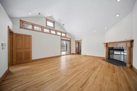 Living - 215 E Pine Ave, Roselle, IL 60172 photo 3 of 5