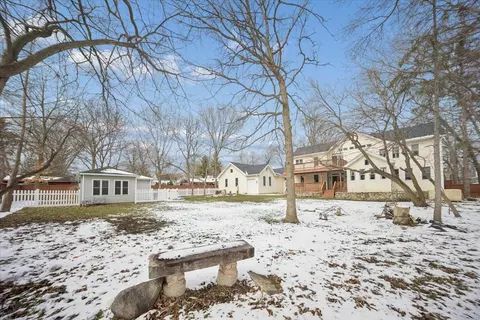 Exterior - 215 E Pine Ave, Roselle, IL 60172 photo 4 of 5