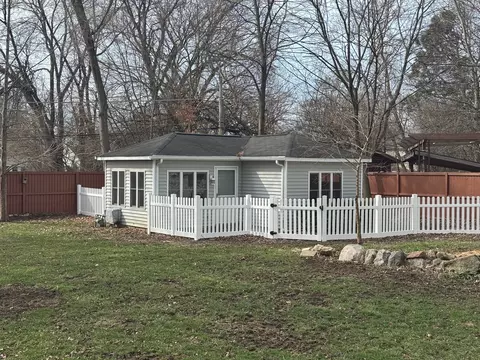 Exterior - 215 E Pine Ave, Roselle, IL 60172 photo 5 of 5