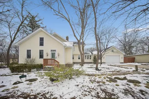 Exterior - 215 E Pine Ave, Roselle, IL 60172 photo 2 of 5