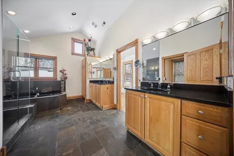 Bath - 215 E Pine Ave, Roselle, IL 60172 photo 2 of 6