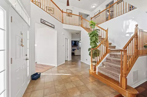 Entry Way - 2022 Torino Dr, Elgin, IL 60123 photo 3 of 7