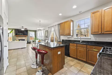 Kitchen - 2022 Torino Dr, Elgin, IL 60123 photo 1 of 7