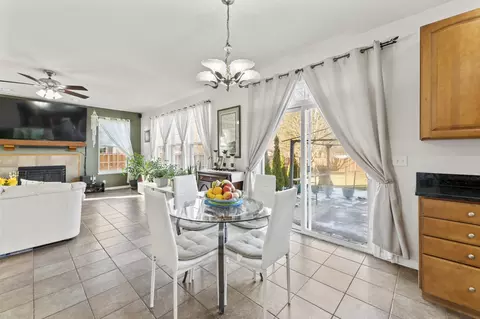 Dining - 2022 Torino Dr, Elgin, IL 60123 photo 4 of 4