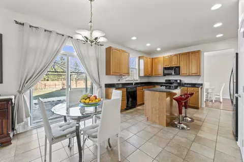 Kitchen - 2022 Torino Dr, Elgin, IL 60123 photo 7 of 7
