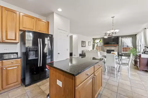 Kitchen - 2022 Torino Dr, Elgin, IL 60123 photo 3 of 7