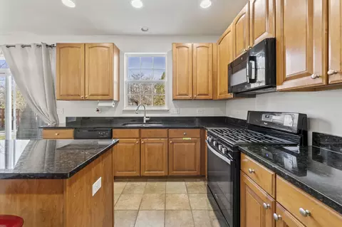 Kitchen - 2022 Torino Dr, Elgin, IL 60123 photo 2 of 7