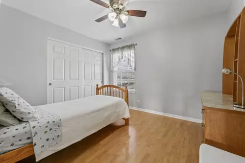 Bedroom - 2022 Torino Dr, Elgin, IL 60123 photo 4 of 6