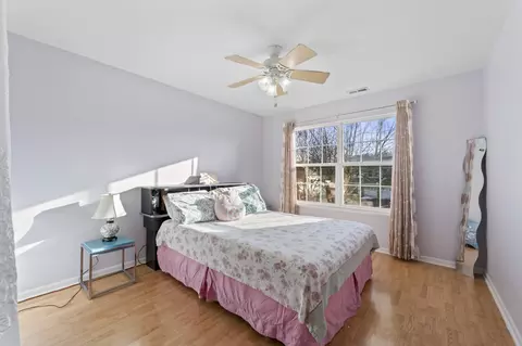 Bedroom - 2022 Torino Dr, Elgin, IL 60123 photo 6 of 6