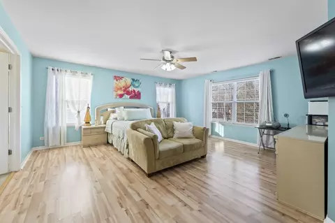 Bedroom - 2022 Torino Dr, Elgin, IL 60123 photo 1 of 6
