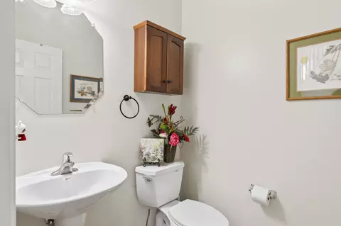 Bath - 2022 Torino Dr, Elgin, IL 60123 photo 1 of 4