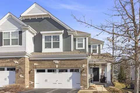 3 S643 Breme Dr E, Warrenville, IL 60555